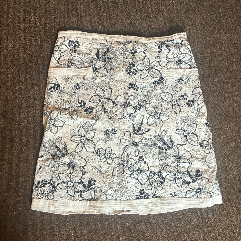 Max Studio Black and White Floral Pencil Skirt